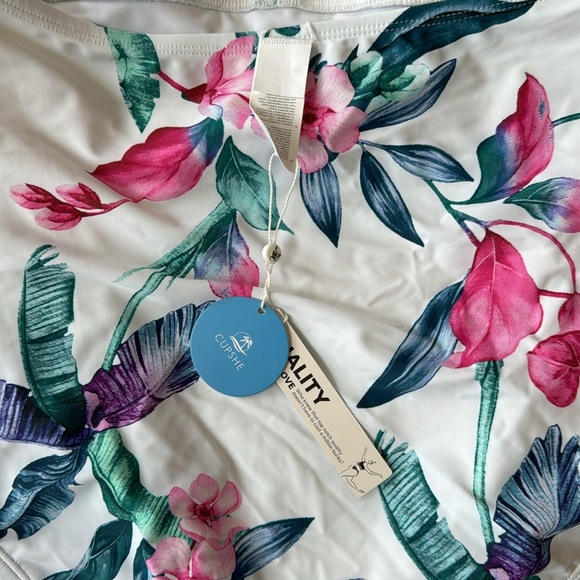 Brand new with tags Cupshe Swim Suit.  Women’s size 1X. - Picture 5 of 5